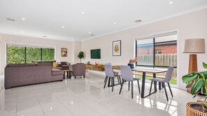 Smart TV - Point Cook Serenity Stay 4 Bedrooms (Point Cook)