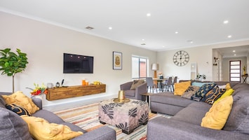 Has a spacious living room, providing ample space for relaxation and social gatherings