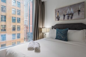 Deluxe Suite | 1 bedroom, individually furnished, blackout drapes, soundproofing - RS Suites - Fashion District (Toronto)