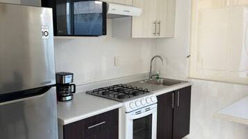 Microwave, oven, coffee/tea maker, blender