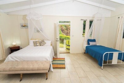   Providence ,Charming 3-bedroom cottage with WiFi and AC in Mahaut.