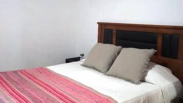 Basic Triple Room, Bay View | Free WiFi