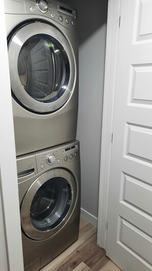 Interior - Cozy basement suite /15 minutes away from Edmonton International Airport (Edmonton)