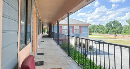 Louisville Inn By Oyo Louisville Municipal Airport