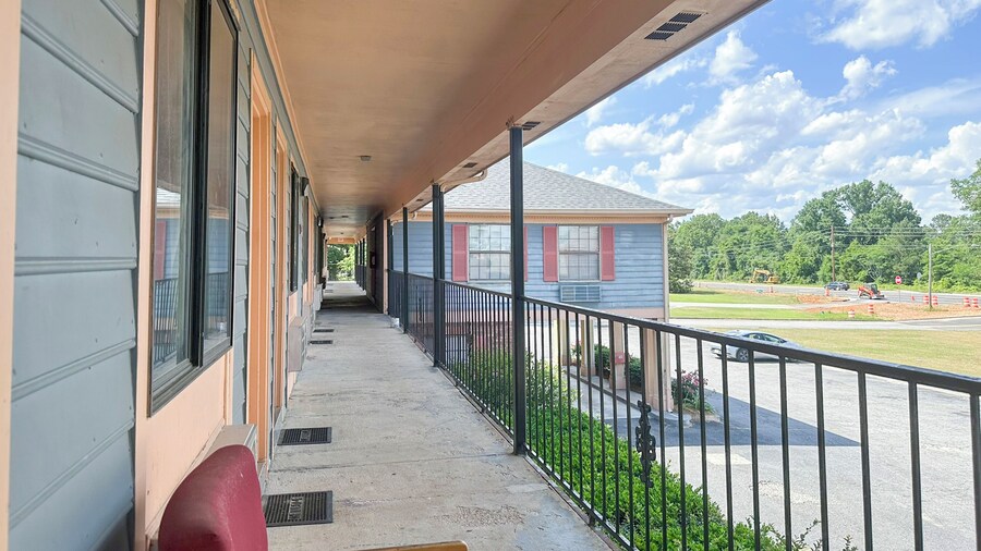 Louisville Inn By Oyo Louisville Municipal Airport