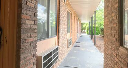 Louisville Inn By Oyo Louisville Municipal Airport