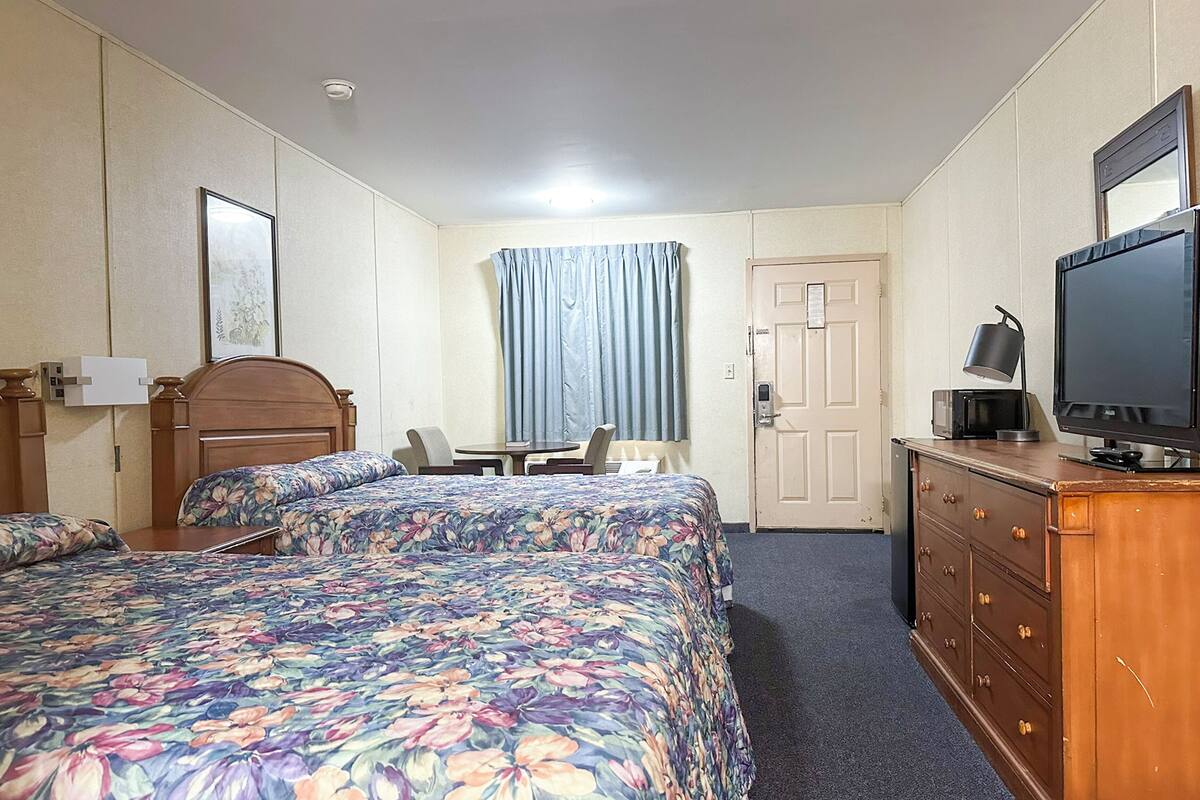 Minibar, desk, iron/ironing board (on request), free WiFi