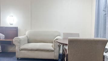 Zimmer, 1 King-Bett, Raucher | Minibar, Schreibtisch, Bügeleisen/Bügelbrett, kostenloses WLAN