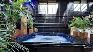 2 indoor pools