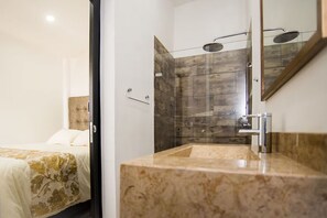 Luxury House, City View | Bilik Mandi | Pancuran mandi, tuala disediakan, syampu, tisu tandas 