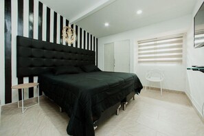 Luxury House, City View | 11 bedrooms, laptop workspace, free WiFi