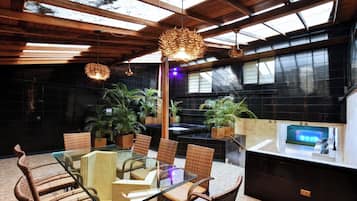 Luxury House, City View | Dining room