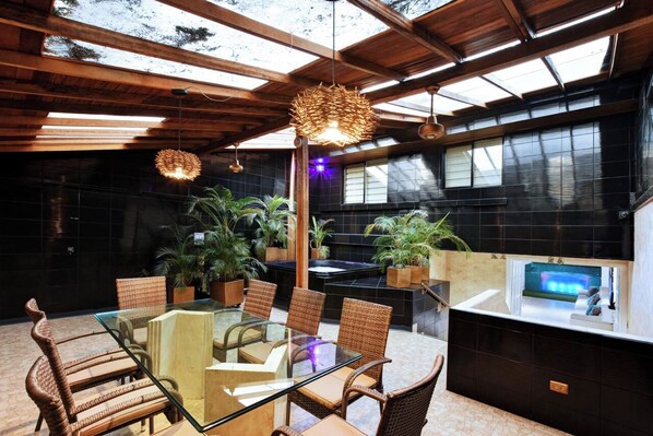 Luxury House, City View | Dining room