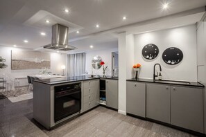 Fridge, microwave, oven, stovetop