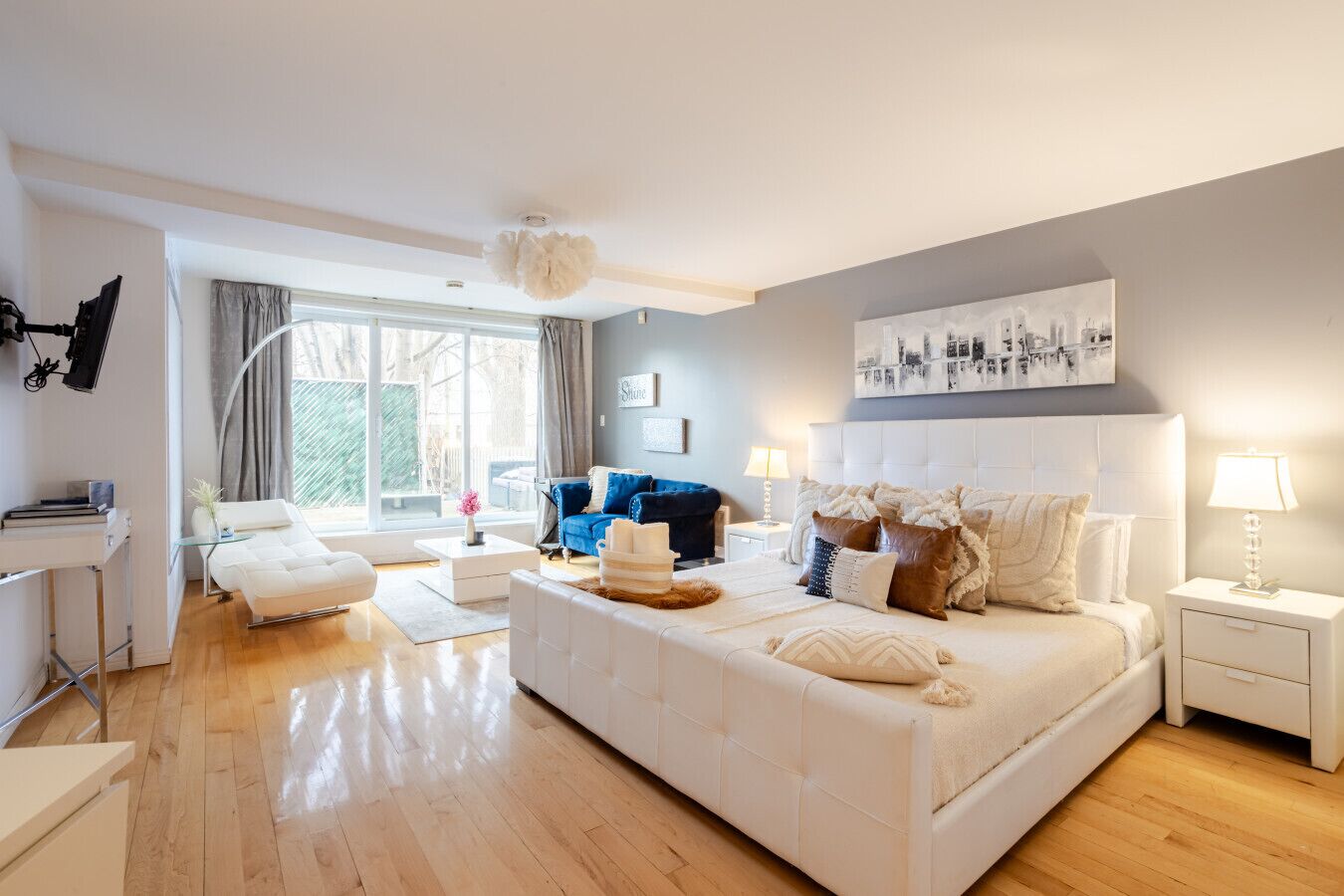 6 bedrooms, desk, iron/ironing board, free WiFi