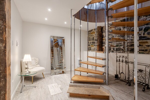 المنشأة من الداخل