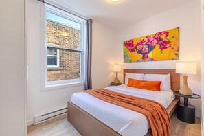 3 slaapkamers, een strijkplank/strijkijzer, gratis wifi, beddengoed