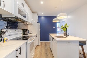 Coffee/tea maker, fridge, microwave, oven