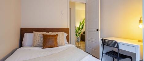 3 bedrooms, desk, iron/ironing board, free WiFi