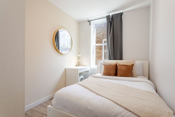 3 bedrooms, desk, iron/ironing board, free WiFi