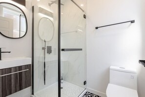 ヘアドライヤー、タオル