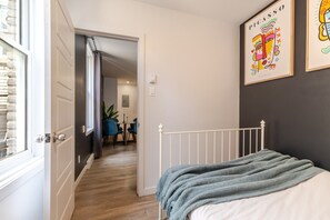 4 habitaciones, escritorio, tabla de planchar con plancha y wifi gratis 