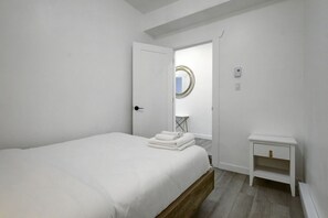 4 bedrooms, iron/ironing board, free WiFi, bed sheets