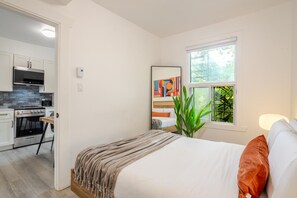 4 slaapkamers, een strijkplank/strijkijzer, gratis wifi, beddengoed