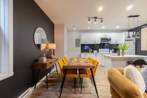 Dining - Vibrant 4BR/2BA Retreat in the Plateau (Montréal)
