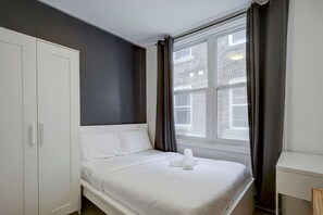 4 bedrooms, desk, iron/ironing board, free WiFi - Vibrant 4BR/2BA Retreat in the Plateau (Montréal)