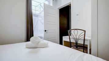 4 slaapkamers, een bureau, een strijkplank/strijkijzer, gratis wifi