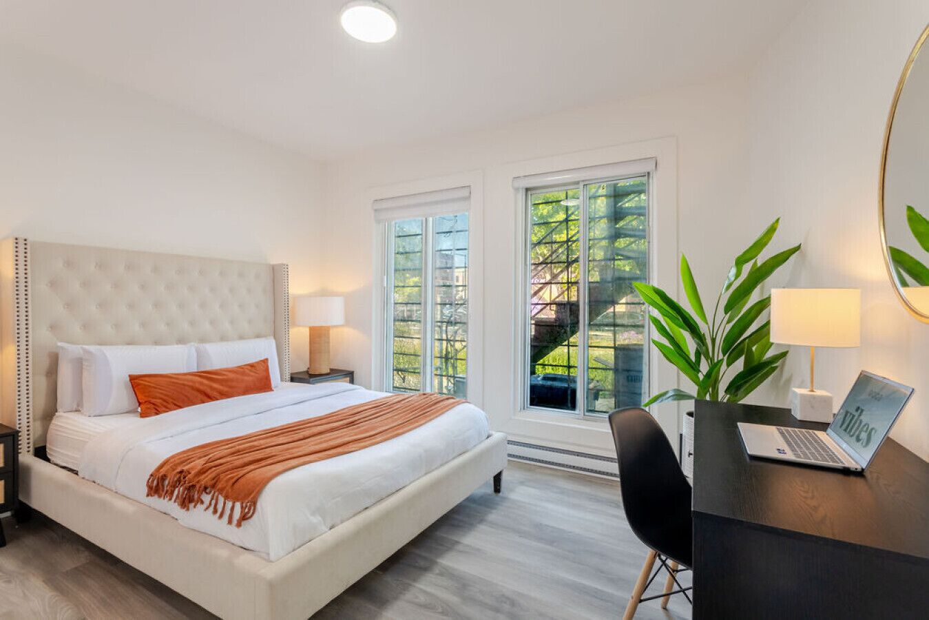 3 habitaciones, escritorio, tabla de planchar con plancha y wifi gratis 