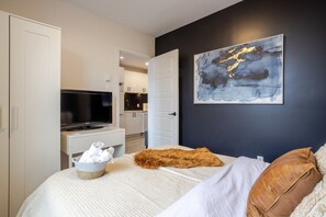 4 chambres, bureau, fer et planche à repasser, accès au Wi-Fi (inclus)