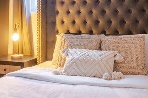 4 chambres, bureau, fer et planche à repasser, accès au Wi-Fi (inclus)
