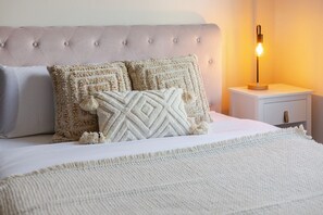 4 chambres, bureau, fer et planche à repasser, accès au Wi-Fi (inclus)