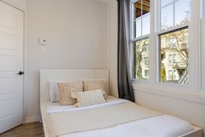 2 室のベッドルーム、デスク、アイロン / アイロン台、WiFi (無料)