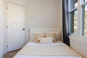 2 室のベッドルーム、デスク、アイロン / アイロン台、WiFi (無料)