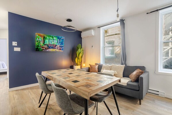 Dining - Warm 2BR in the Heart of Plateau MTL (Montréal)