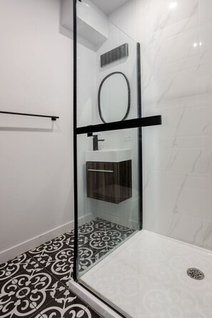 ヘアドライヤー、タオル