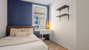 2 habitaciones, escritorio, tabla de planchar con plancha y wifi gratis