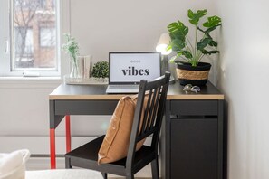 Interior - City Haven Loft | 4BR Stylish Getaway (Montréal)