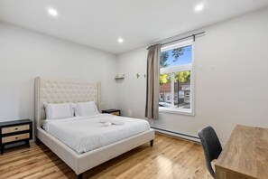 3 bedrooms, desk, iron/ironing board, free WiFi