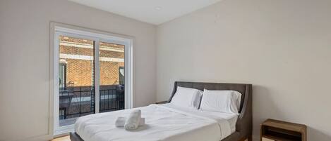 3 habitaciones, escritorio, tabla de planchar con plancha y wifi gratis