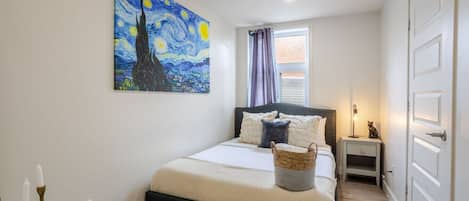 3 dormitoris, escriptori, planxa i posts de planxar i wifi gratuïta