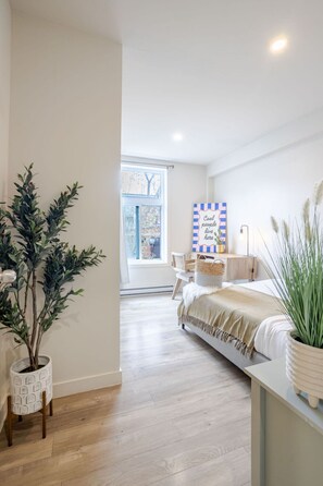3 habitaciones, escritorio, tabla de planchar con plancha y wifi gratis