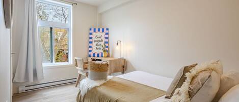 3 bedrooms, desk, iron/ironing board, free WiFi