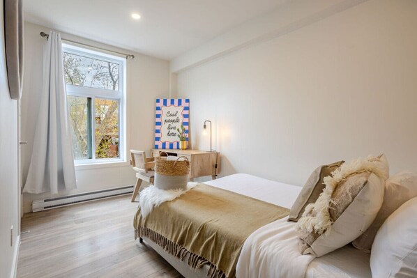 3 habitaciones, escritorio, tabla de planchar con plancha y wifi gratis