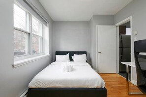 1 chambre, bureau, fer et planche à repasser, Wi-Fi gratuit