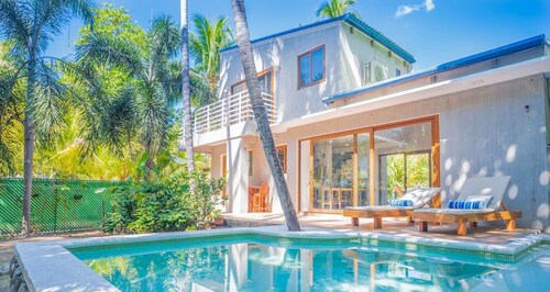 SantiChanti Walk to Sunzal Beach