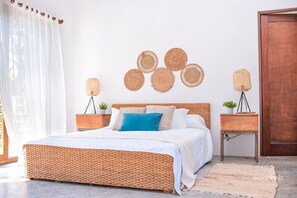 3 bedrooms, desk, free WiFi, bed sheets